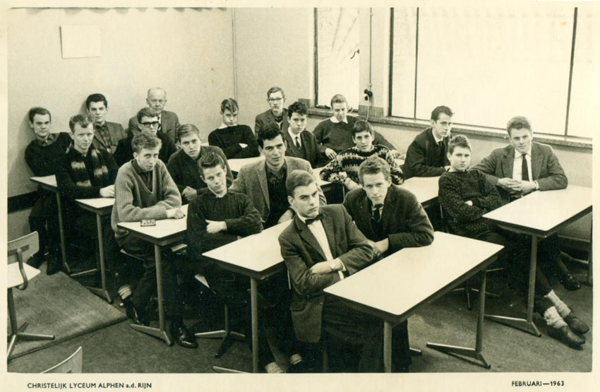 Sjaak, 2e van rechts,in klas B5b van de HBS, 1963