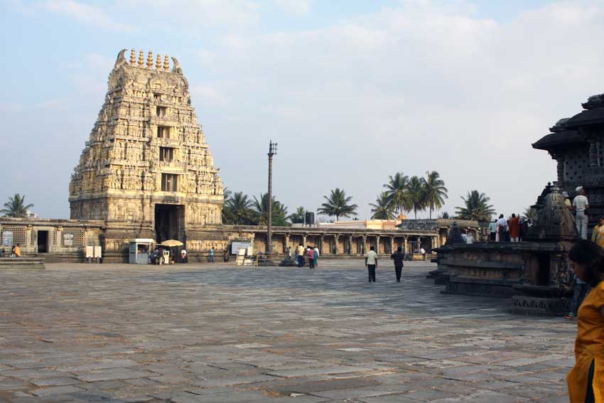 poortgebouw keshava temple, belur