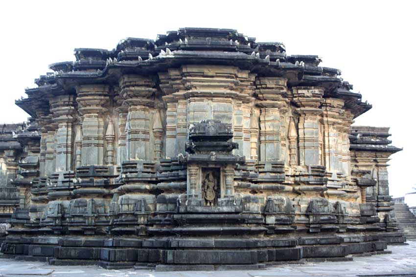 achterkant keshava temple, belur